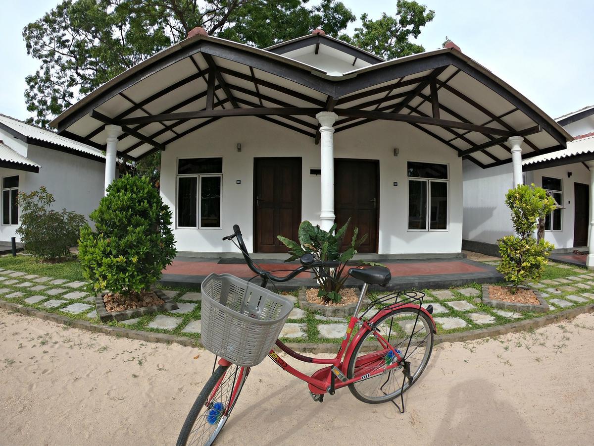 Luna Beach Hotel Nilaveli Eksteriør bilde