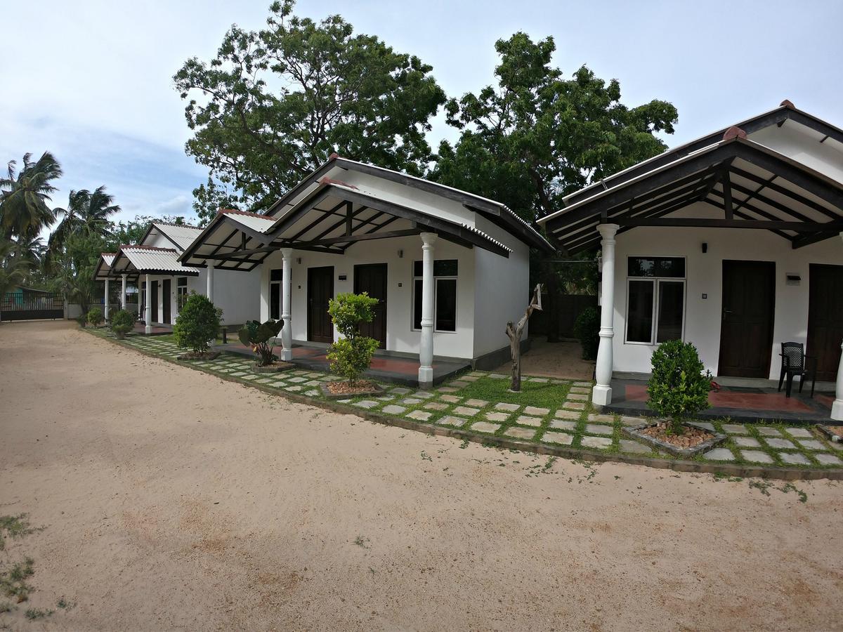 Luna Beach Hotel Nilaveli Eksteriør bilde