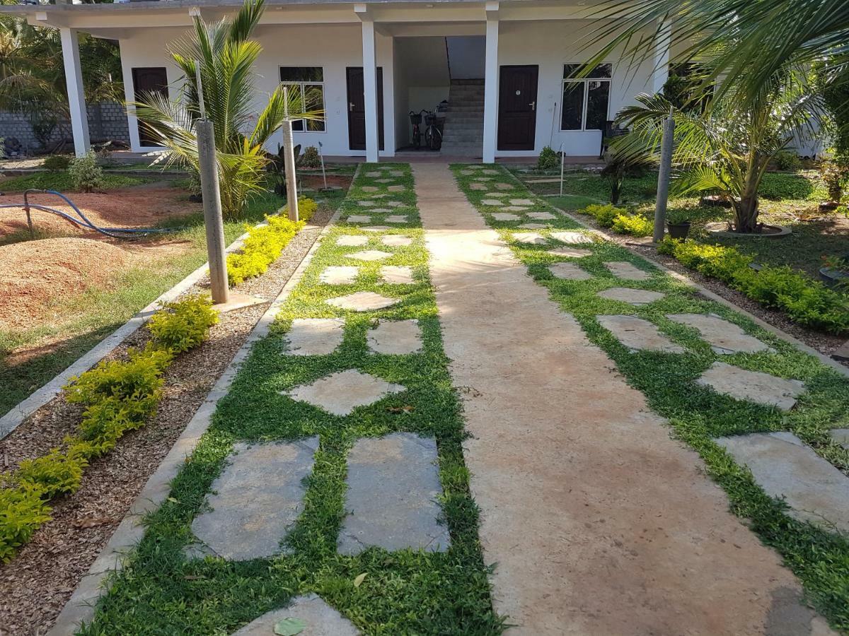 Luna Beach Hotel Nilaveli Eksteriør bilde